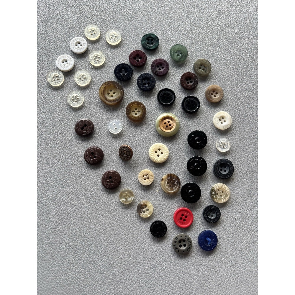 Vintage Button Lot Of‎ 40 4 Hole Buttons. Northern Reflections Levi's Cherokee